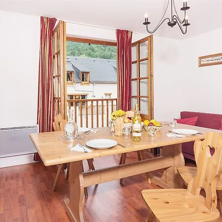 Village Vignec מלון