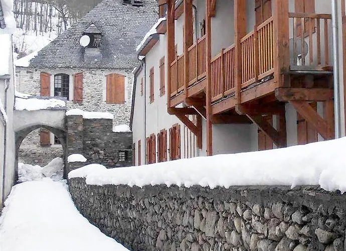 Village Vignec מלון 3*