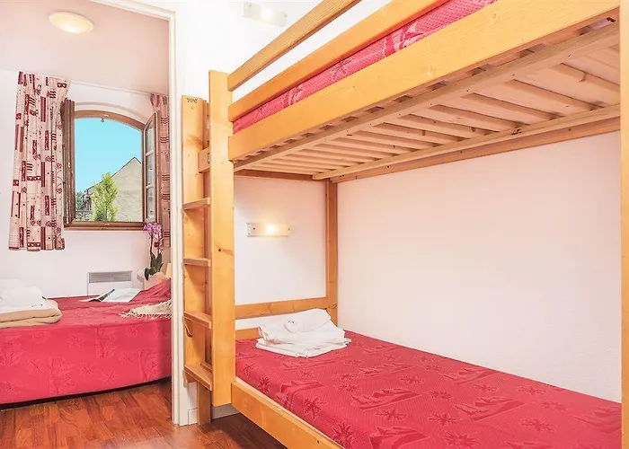 Village Vignec מלון