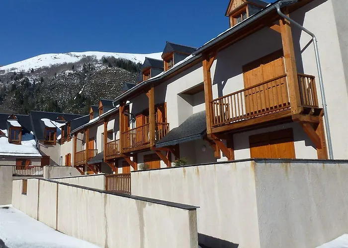 Village Vignec מלון